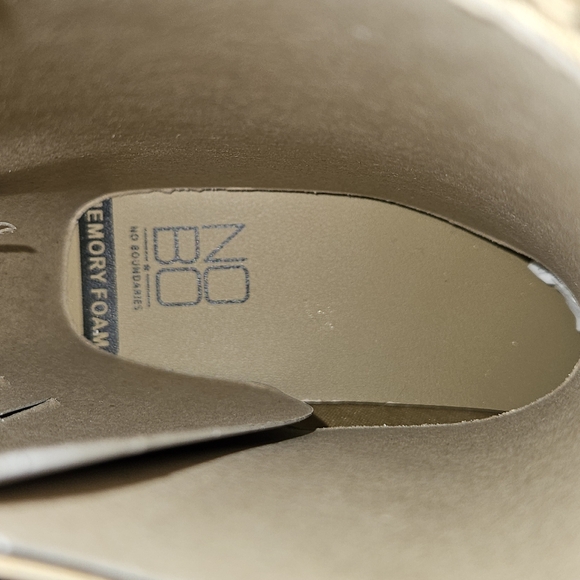 No Boundaries Women's Bump Toe Combat Boots, size 10 - Picture 7 of 8